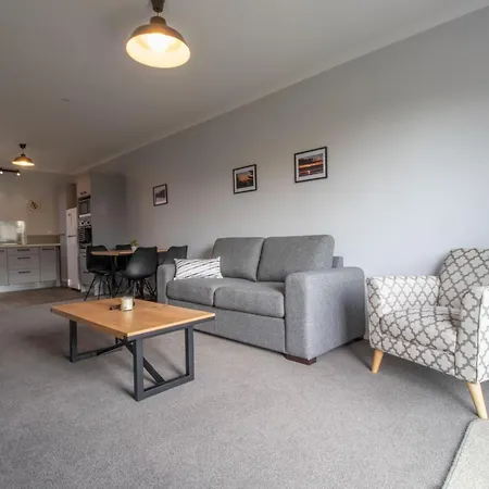 The Flight Pad Window Seat Pet Friendly Apartment Waitara Exterior photo