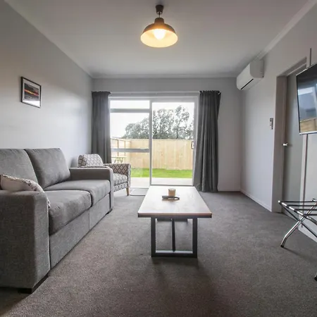 The Flight Pad Window Seat Pet Friendly Apartment Waitara Exterior photo