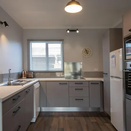 The Flight Pad Window Seat Pet Friendly Apartment Waitara Exterior photo