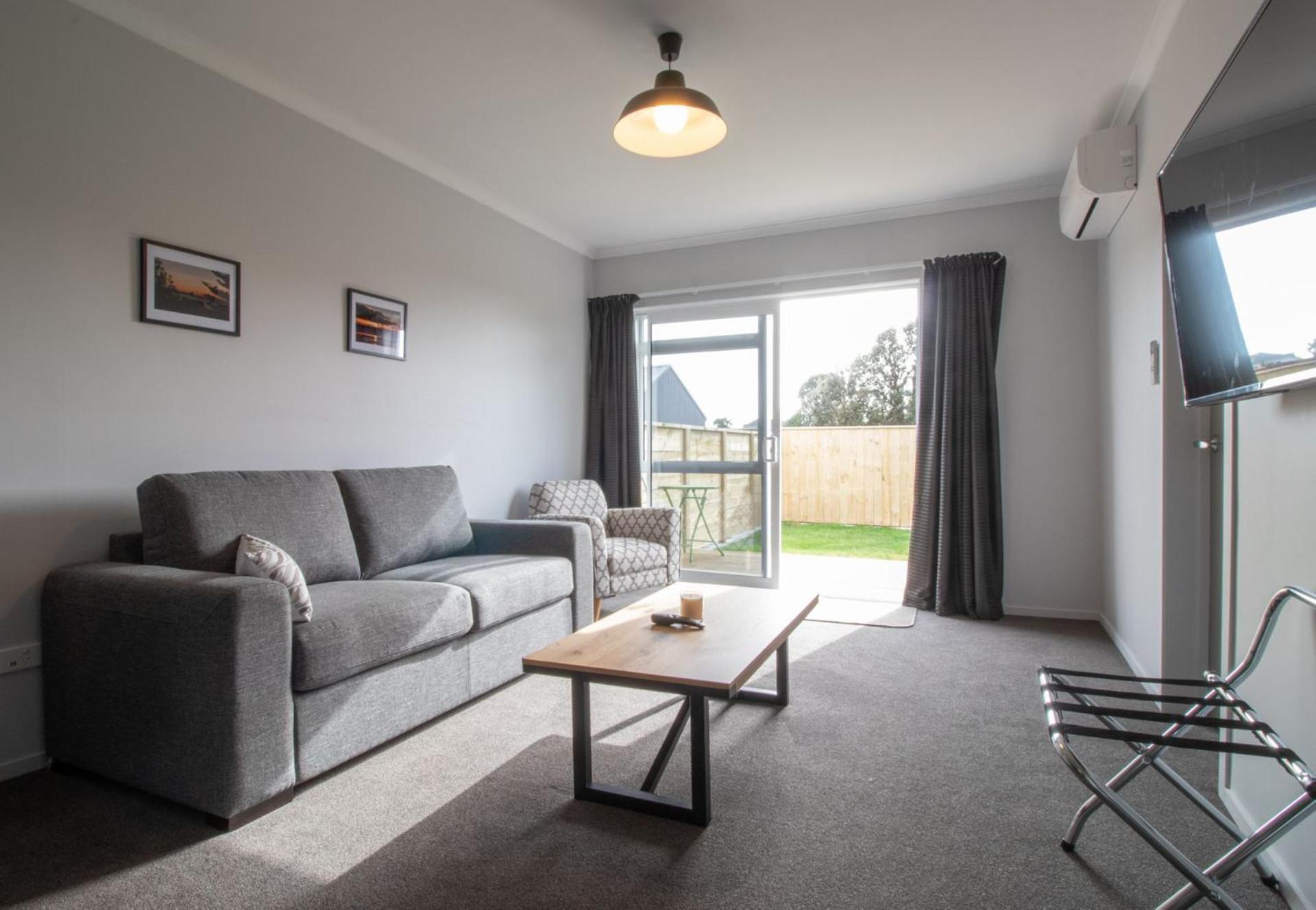 Apartment The Flight Pad Window Seat Pet Friendly