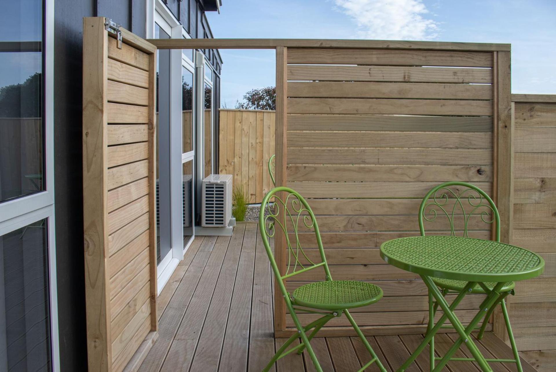 The Flight Pad Window Seat Pet Friendly Waitara
