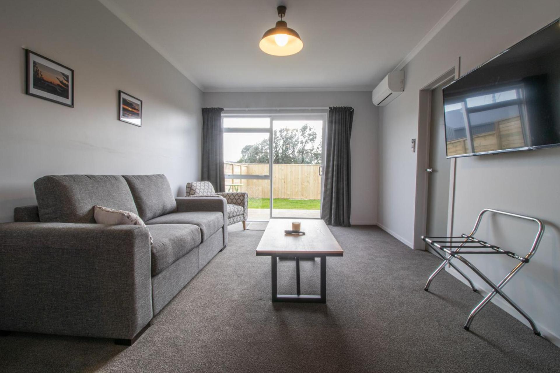 Apartment The Flight Pad Window Seat Pet Friendly