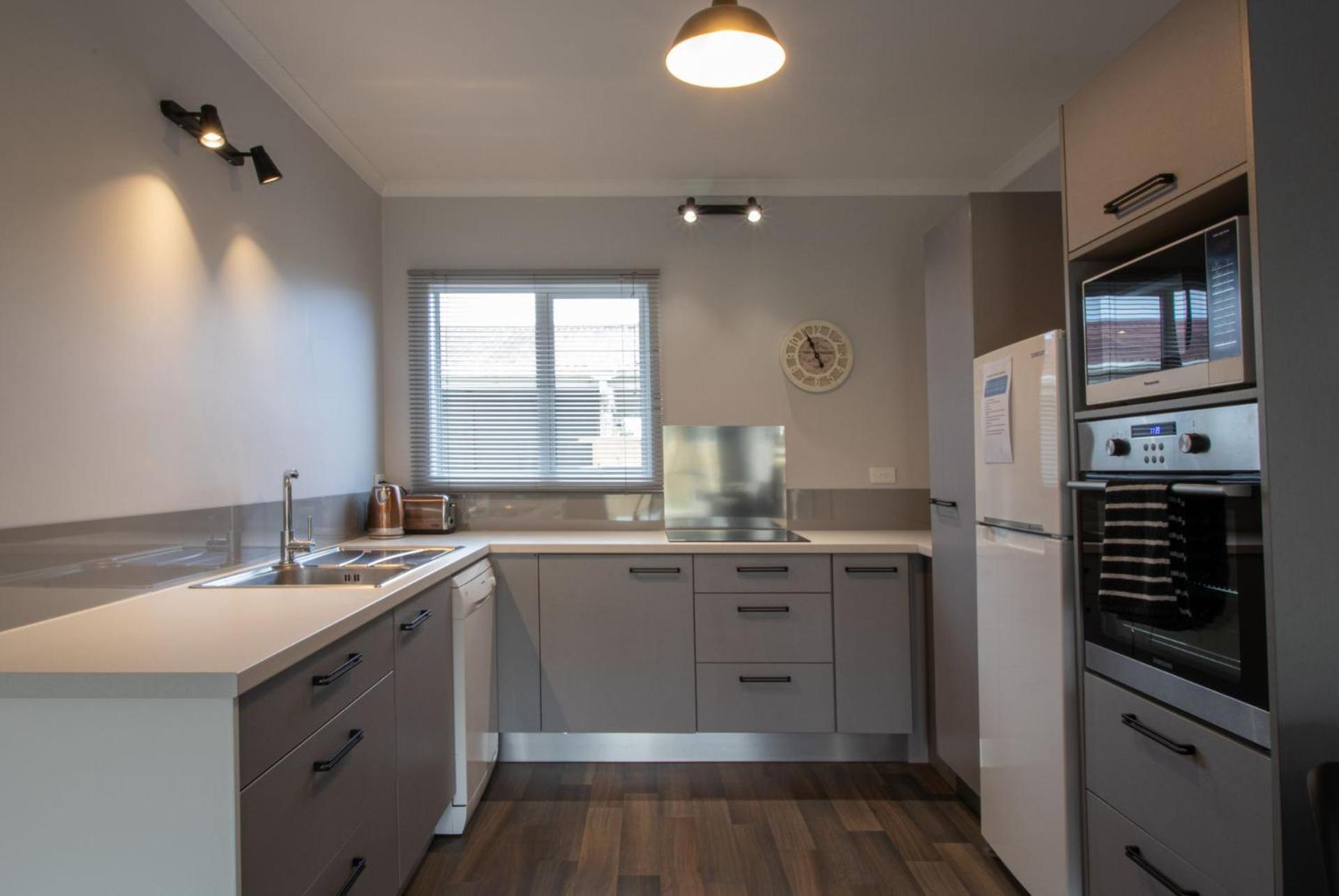 The Flight Pad Window Seat Pet Friendly Waitara