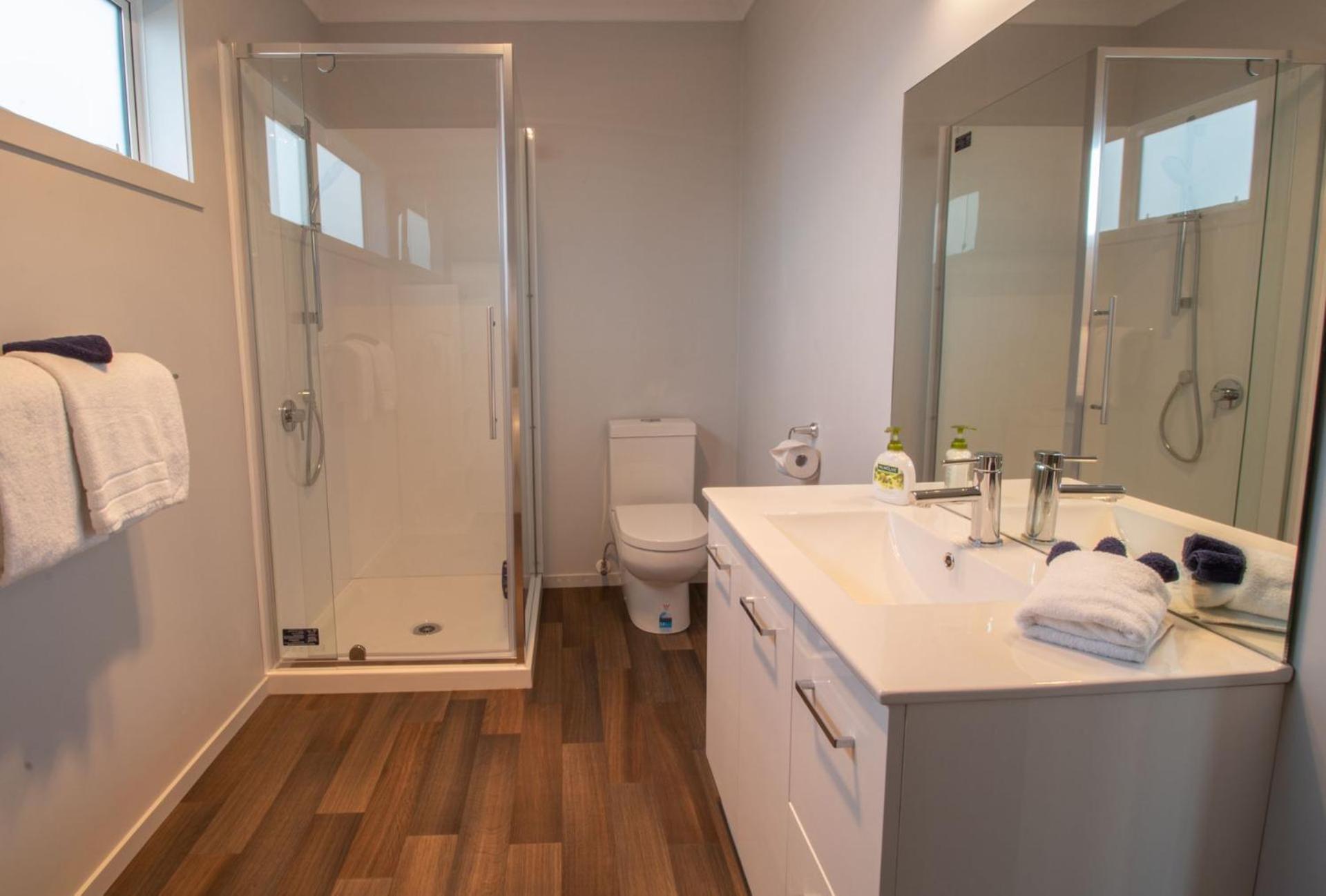 The Flight Pad Window Seat Pet Friendly Apartment Waitara