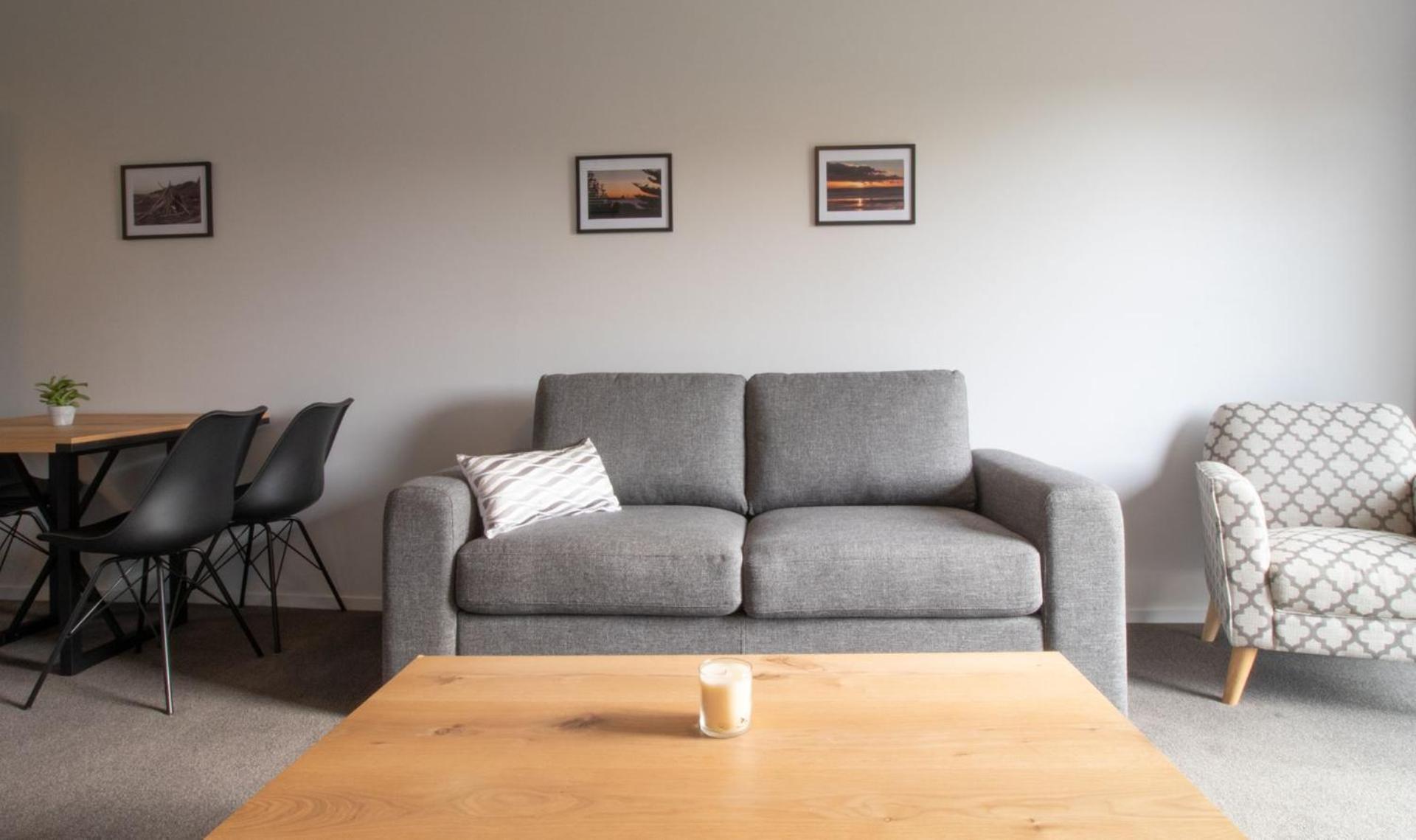 The Flight Pad Window Seat Pet Friendly Apartment *
