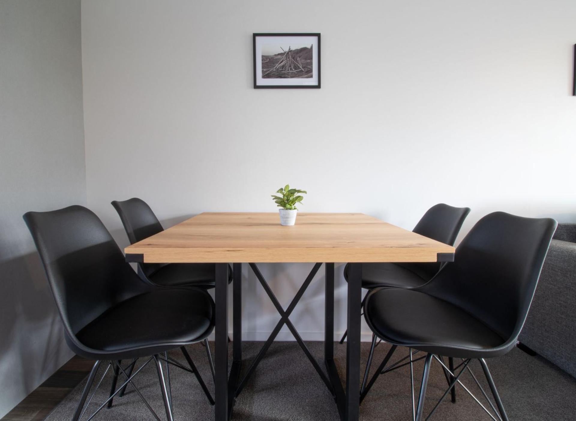 The Flight Pad Window Seat Pet Friendly Apartment Waitara
